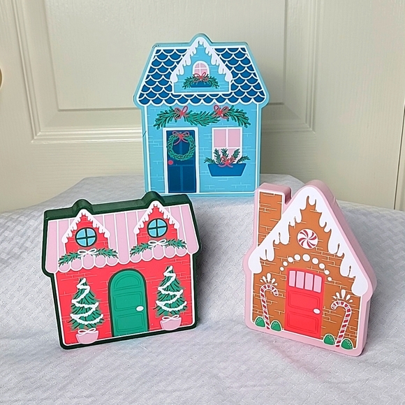 Christmas Wooden Block Village with Snowflake 4pc set - Picture 2 of 9